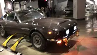 Bond in Motion (II).