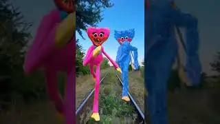 Hulk Huggy Wuggy Kissy Missy Pop It Long Legs in the field