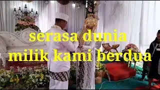 Serasa dunia milik kami berdua