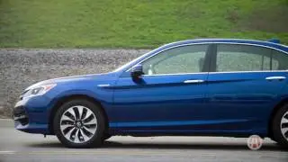 2017 Honda Accord Hybrid | 5 Reasons to Buy | Autotrader