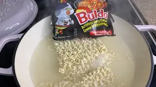 HOW TO MAKE SPICY NOODLES THE RIGHT WAY || Spicy noodles challenge