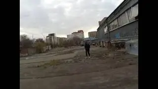 Следим за девушкой