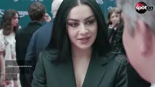 Charlie XCX und Billie Eilish spenden 10.000 Paar Unterwäsche