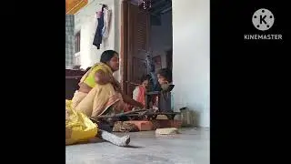 छठ पूजा में प्रसाद बनाया जा रहा है