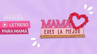 Sorprende a mamá con un letrero y su foto favorita