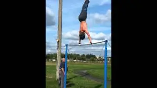 Скоумол на турнике