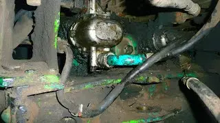 Ремонт Т-150К: установка масляного насоса НШ-50, запрессовка втулок в проушины полу-рам.