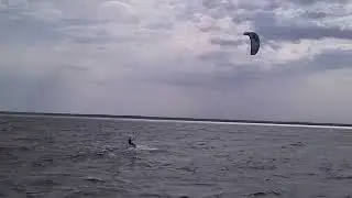 ...Кайтсерфинг на Волге...Сегодня на Волге штормило ,самое время на  доске под парашютом...