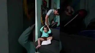 Sấy tóc cho con gái yêu Coca