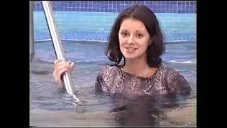 Naomi swims in jeans (2003)