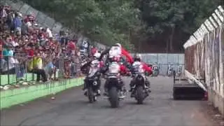 Encontro de motos de Arthur Nogueira 2013 show da equipe 90 Grau !!! HD