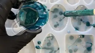 Testing my favorite Mica and resin paste in 2:1 resin. #diycrafts #resinjewelry #micapowder