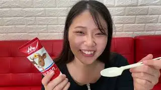 ただ、白い液体を口にいっぱい♥入れる動画
