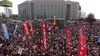 Özgür Özel, İstanbul Adliyesi'nde İmamoğlu'na destek için gelen yurttaşlara sesleniyor 