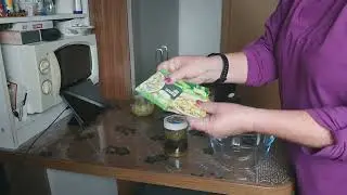 по вашей просьбе, маринованный лук и соус- приправа