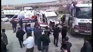 Ambulansla Beton Mikseri Çarpıştı