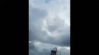 Balik kampung dalam cuaca mendung