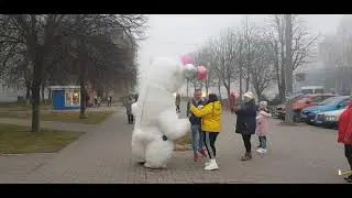 Мишка поздравляет