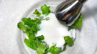 WHIP SUGAR WITH MINT! It's amazingly delicious. Simple quick cookie.