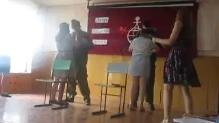 девчонки одевают пацанов