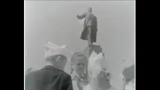 Харьков. Приём в пионеры на площади.