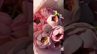 Доброе утро , друзья 😍Букет из зефира ,какой же он классный Как играет под лучами солнца 🫠