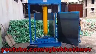 PET press pressing of bottles into bales