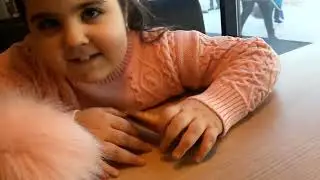 Наши покупки. Сходили в пиццерию. Кормим собак на улице.