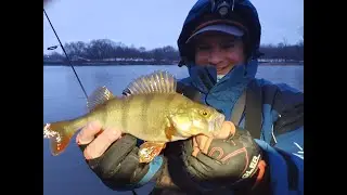 Наноджиг Мормышинг ! Рыбалка на Спиннинг ! Приехали в новое место ! Мороз и Ветер !