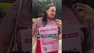 “Menstruar é um ato político”. 