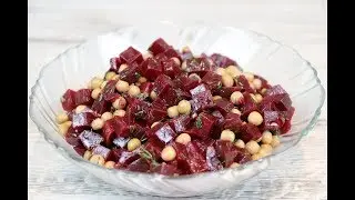 Салат со свеклой и зелёным горошком