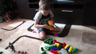 Тимоша играет