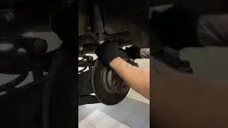 BMW X1 F48 заменили задние тормозные колодки