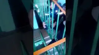 Мужчина застрял в перилах в Йошкар-Оле (Видео МСАС и ЭР )