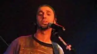 Zeca Baleiro canta 