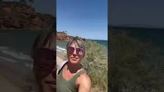 Греция. Аттика. Коккино лиманаки. Я😊😊😊 и море.  Вид на пляж 🏝️