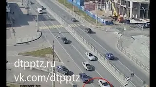 Автомобиль сбил женщину с коляской