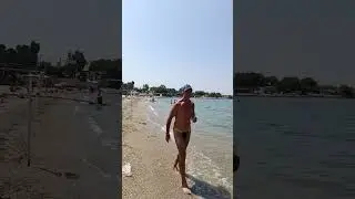 Дикие мужчины в трусах бегают по пляжам  в Греции🇬🇷
