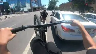 PROГОН МАССОВАЯ СХОДКА НА ВЕЛОСИПЕДАХ ПО КРАСНОДАРУ/ БАЙКЛАЙФ ПО ГОРОДУ/ ОТВОЛИЛОСЬ КОЛЕСО