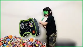 ** BOYS VS GIRLS WHO CAN HIT OPEN THEIR PINATA FIRST!! ** | The Bowie Family