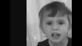 Bambina tenerissima che vuole i fofficini