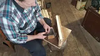 Самый   простой  кондуктор  для   сбивания  магазинных   рамок .