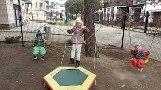 акробатические упражнения от Влады и  Ани 😇🤪🤪🤪