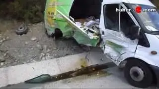 Erzincan da Kaza Sonrası Arılar Yolu Bastı 2 Kişi Ağır Yaralandı
