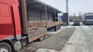 Забрал прицеп из рассрочки. Снимаю тент, пилю надстройку. Варим перемычки. Готовлю бортовой прицеп