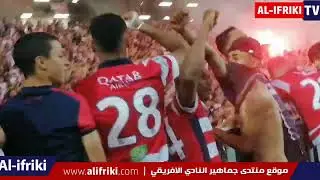 احتفال لاعبي الافريقي مع الجمهور إثر الفوز أمام الترجي...