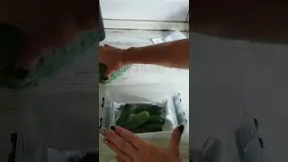 Лайфхак чтобы огурцы не вяли в холодильнике #лайфхаки #лайфхак