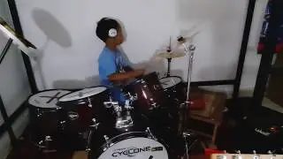 Latihan Drum: live memang beda dengan versi rekaman