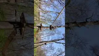 Прогулка в лесу на верёвочный подвесной дорожке