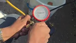 ac me colling Kam aari ice 🧊 problem pipe per ice aari to key kare inverter ac gas Kam raha to ye